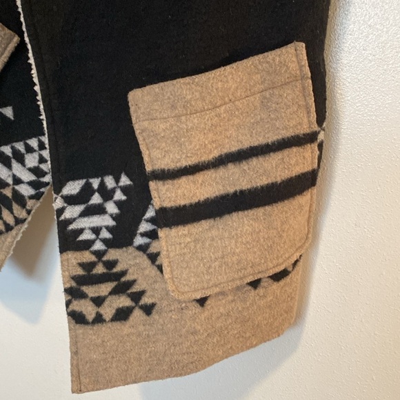 Me Jane Buckle Boho Aztec Vest with Sherpa Collar - Picture 2 of 11